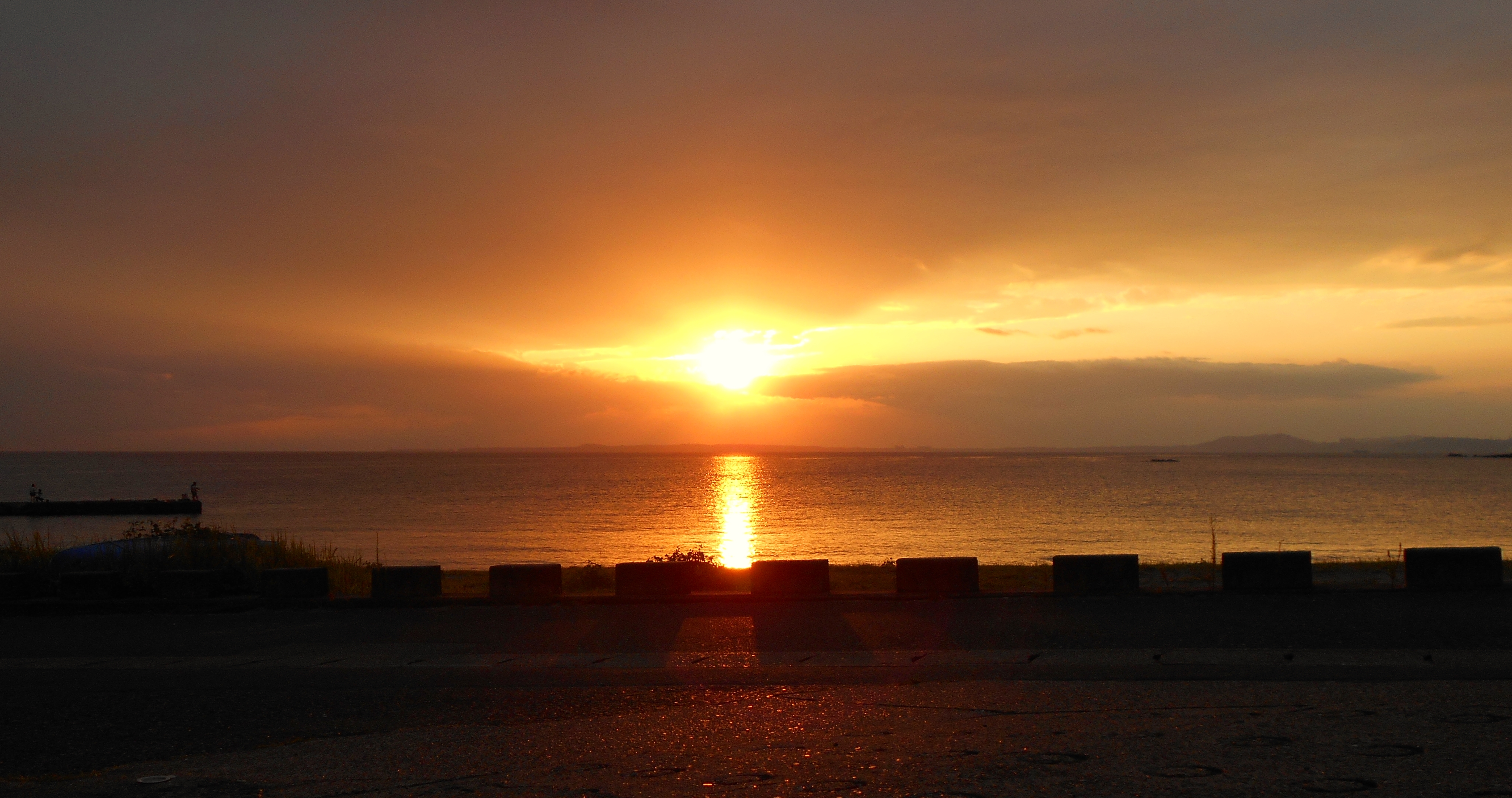 浜辺の夕景
