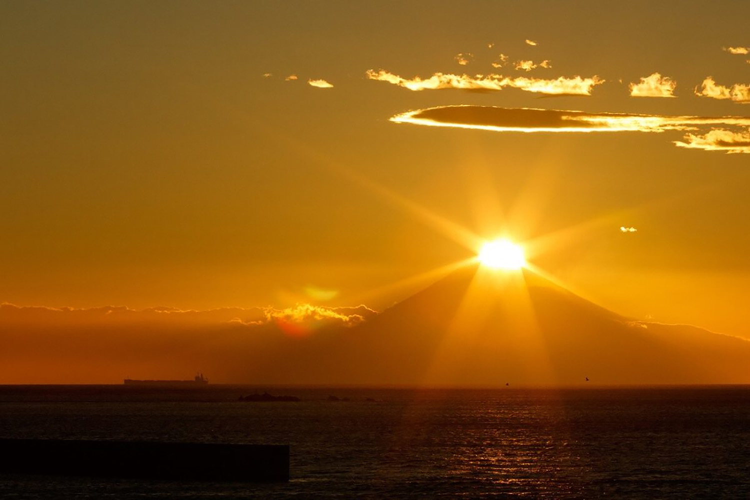 春から夏の南房総の絶景、ダイヤモンド富士